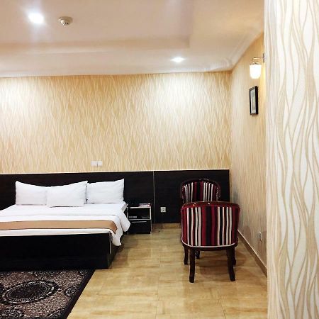Fawzy Hotel Ibadan Bagian luar foto