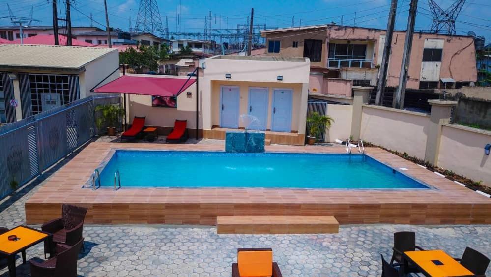 Fawzy Hotel Ibadan Bagian luar foto