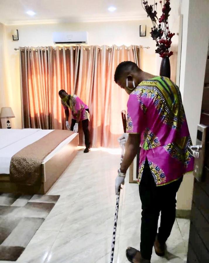Fawzy Hotel Ibadan Bagian luar foto